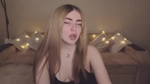 Snapshot of violettaotis chatting on November 2025 12:16:02 PM ViolettaOtis online show from November 2025 12:16:02 PM