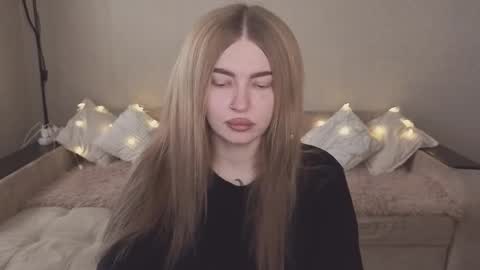 Snapshot of violettaotis chatting on November 2025 10:43:02 AM ViolettaOtis online show from November 2025 10:43:02 AM