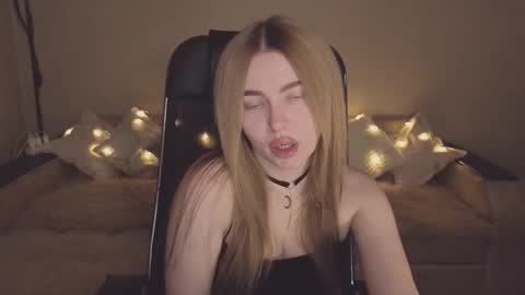 Snapshot of violettaotis chatting on November 2025 01:43:01 PM ViolettaOtis online show from November 2025 01:43:01 PM