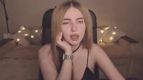 Snapshot of violettaotis chatting on November 2025 12:08:02 PM ViolettaOtis online show from November 2025 12:08:02 PM