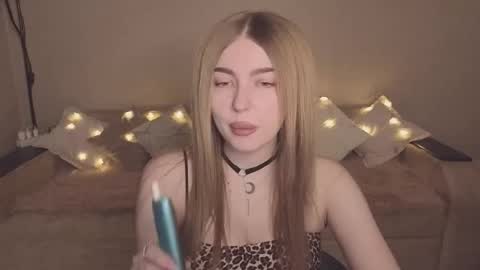 Snapshot of violettaotis chatting on November 2025 02:20:01 PM ViolettaOtis online show from November 2025 02:20:01 PM