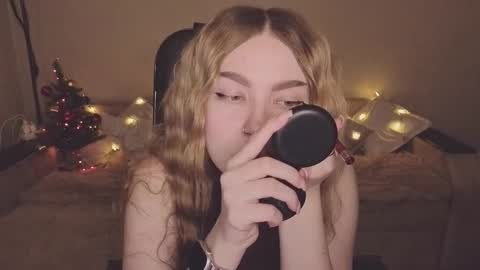 Snapshot of violettaotis chatting on December 2025 02:33:01 PM ViolettaOtis online show from December 2025 02:33:01 PM