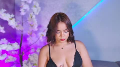 violettcollins online show from April 2026 10:37:02 PM