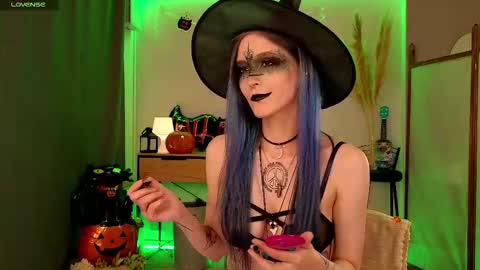 Snapshot of violettessa chatting on October 2025 02:09:01 PM violettessa online show from October 2025 02:09:01 PM