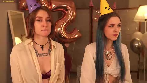 Snapshot of violettessa chatting on November 2025 02:17:01 PM violettessa online show from November 2025 02:17:01 PM