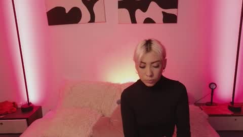 Violet online show from November 2025 01:16:01 AM