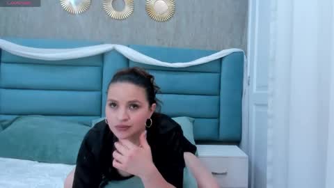 Snapshot of violettrossy chatting on April 2026 08:01:02 PM violet rossy online show from April 2026 08:01:02 PM