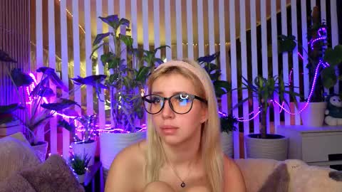 Violetta online show from November 2025 11:09:01 PM