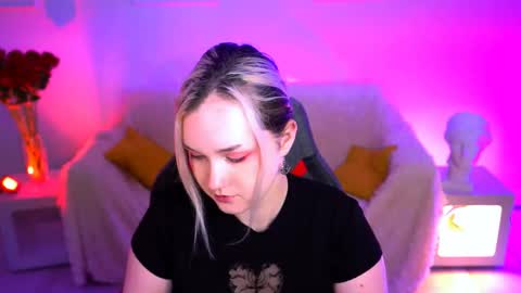 Snapshot of violettwoods chatting on June 2026 08:05:02 AM Violett online show from June 2026 08:05:02 AM