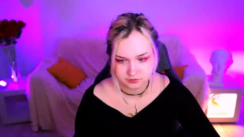 Snapshot of violettwoods chatting on June 2026 08:06:01 AM Violett online show from June 2026 08:06:01 AM