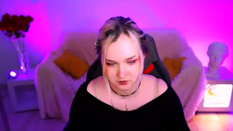 Snapshot of violettwoods chatting on June 2026 02:44:02 PM Violett online show from June 2026 02:44:02 PM