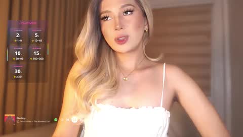 Snapshot of violetversacexx chatting on November 2025 02:01:02 AM Best Of Both Worlds online show from November 2025 02:01:02 AM