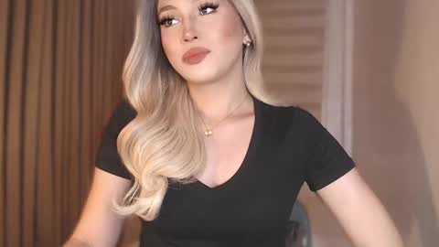 Snapshot of violetversacexx chatting on November 2025 06:49:02 AM Best Of Both Worlds online show from November 2025 06:49:02 AM