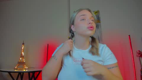 Snapshot of viollasinzz chatting on December 2024 05:16:01 AM Violla online show from December 2024 05:16:01 AM