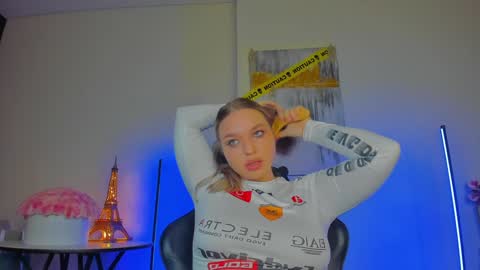 Snapshot of viollasinzz chatting on January 2025 08:51:02 AM Violla online show from January 2025 08:51:02 AM