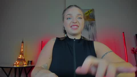 Snapshot of viollasinzz chatting on January 2025 10:59:01 PM Violla online show from January 2025 10:59:01 PM
