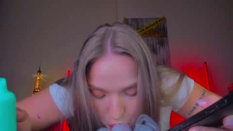 Snapshot of viollasinzz chatting on February 2025 03:41:02 PM Violla online show from February 2025 03:41:02 PM