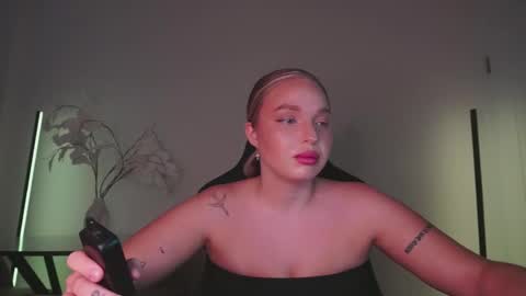 Snapshot of viollasinzz chatting on September 2025 04:48:02 AM Violla online show from September 2025 04:48:02 AM