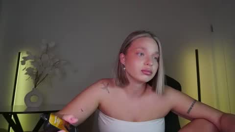 Snapshot of viollasinzz chatting on October 2025 09:18:01 AM Violla online show from October 2025 09:18:01 AM