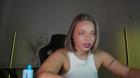 Snapshot of viollasinzz chatting on October 2025 03:40:02 AM Violla online show from October 2025 03:40:02 AM