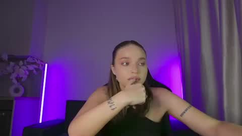 Snapshot of viollasinzz chatting on July 2026 02:05:02 AM Violla online show from July 2026 02:05:02 AM