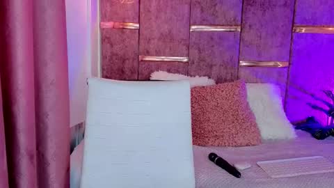 Snapshot of viollettebylyly chatting on October 2025 12:01:02 PM viollettebylyly online show from October 2025 12:01:02 PM