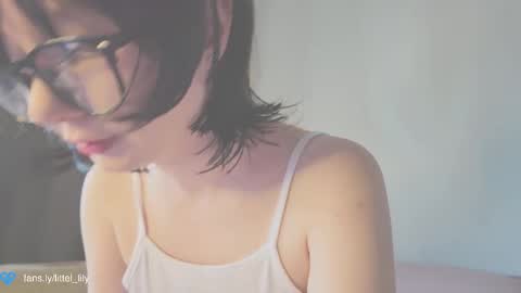 Snapshot of virgiin_lily chatting on September 2025 05:40:01 AM  Lily  online show from September 2025 05:40:01 AM