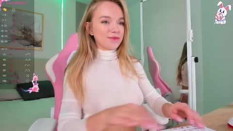 Chloe online show from November 2025 03:50:02 AM