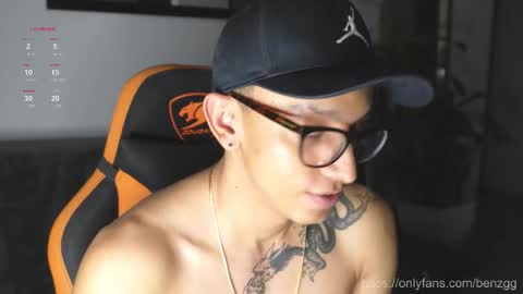 Snapshot of vito_benz chatting on November 2025 11:10:01 PM VITO BENZ online show from November 2025 11:10:01 PM