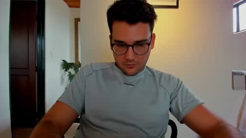 Snapshot of vito_ferrero chatting on January 2025 06:47:01 PM Vito Ferrer online show from January 2025 06:47:01 PM