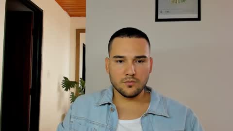 Snapshot of vito_ferrero chatting on January 2025 04:50:02 PM Vito Ferrer online show from January 2025 04:50:02 PM