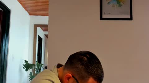 Snapshot of vito_ferrero chatting on January 2025 03:53:02 PM Vito Ferrer online show from January 2025 03:53:02 PM