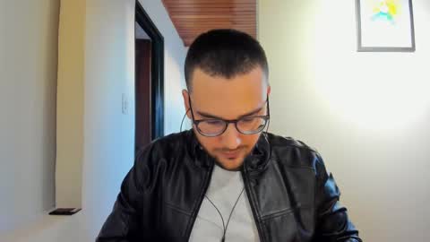 Snapshot of vito_ferrero chatting on January 2025 10:49:02 PM Vito Ferrer online show from January 2025 10:49:02 PM