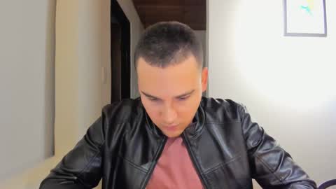 Snapshot of vito_ferrero chatting on January 2025 11:32:02 PM Vito Ferrer online show from January 2025 11:32:02 PM