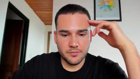 Snapshot of vito_ferrero chatting on January 2025 06:06:01 PM Vito Ferrer online show from January 2025 06:06:01 PM