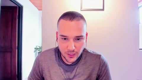 Snapshot of vito_ferrero chatting on January 2025 08:04:01 PM Vito Ferrer online show from January 2025 08:04:01 PM