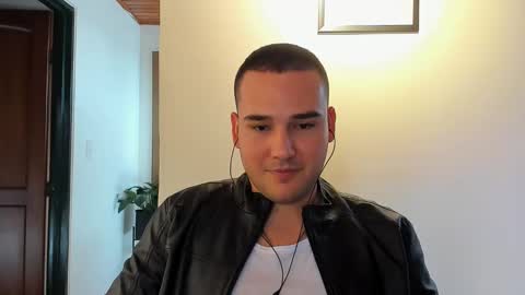 Snapshot of vito_ferrero chatting on February 2025 07:21:01 PM Vito Ferrer online show from February 2025 07:21:01 PM