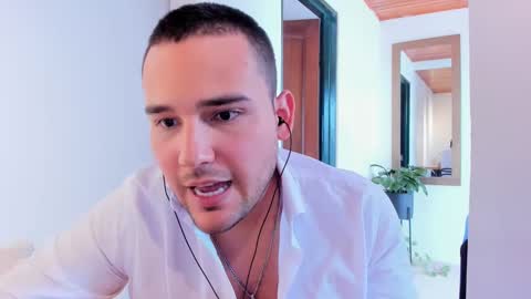 Snapshot of vito_ferrero chatting on February 2025 05:11:02 PM Vito Ferrer online show from February 2025 05:11:02 PM