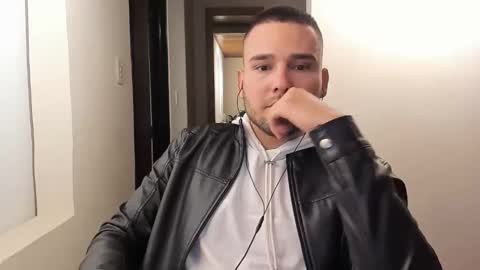 Snapshot of vito_ferrero chatting on February 2025 01:02:01 AM Vito Ferrer online show from February 2025 01:02:01 AM