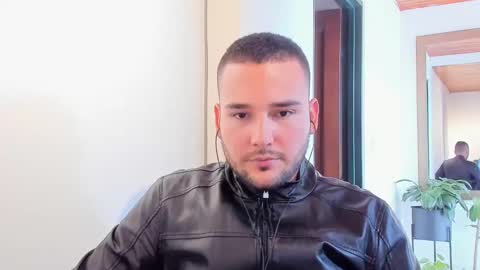 Snapshot of vito_ferrero chatting on February 2025 05:10:02 PM Vito Ferrer online show from February 2025 05:10:02 PM