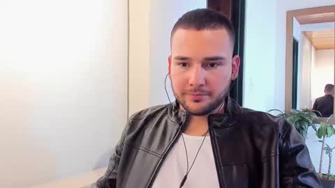 Snapshot of vito_ferrero chatting on February 2025 08:25:01 PM Vito Ferrer online show from February 2025 08:25:01 PM