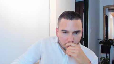 Snapshot of vito_ferrero chatting on February 2025 01:18:02 AM Vito Ferrer online show from February 2025 01:18:02 AM