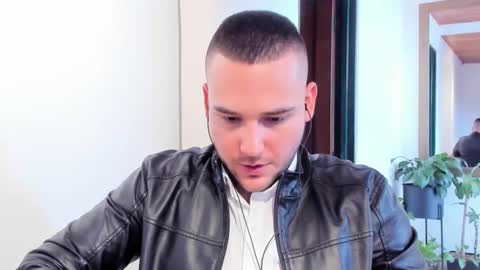 Snapshot of vito_ferrero chatting on February 2025 07:35:02 PM Vito Ferrer online show from February 2025 07:35:02 PM