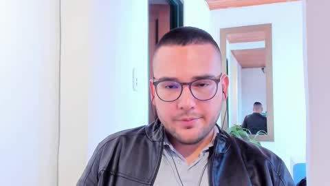 Snapshot of vito_ferrero chatting on March 2025 04:54:02 PM Vito Ferrer online show from March 2025 04:54:02 PM