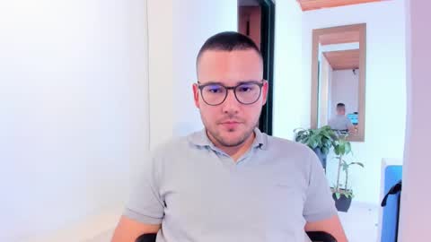 Snapshot of vito_ferrero chatting on March 2025 07:59:02 PM Vito Ferrer online show from March 2025 07:59:02 PM