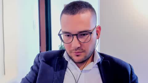 Snapshot of vito_ferrero chatting on March 2025 03:56:01 PM Vito Ferrer online show from March 2025 03:56:01 PM