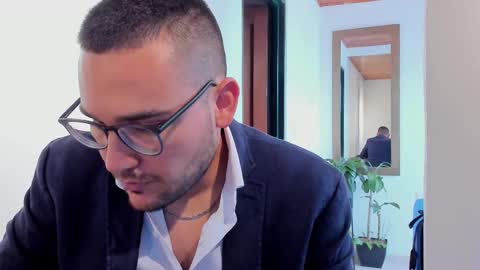 Snapshot of vito_ferrero chatting on March 2025 06:59:02 PM Vito Ferrer online show from March 2025 06:59:02 PM