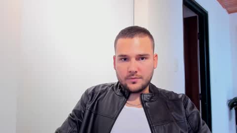 Snapshot of vito_ferrero chatting on March 2025 08:53:01 PM Vito Ferrer online show from March 2025 08:53:01 PM