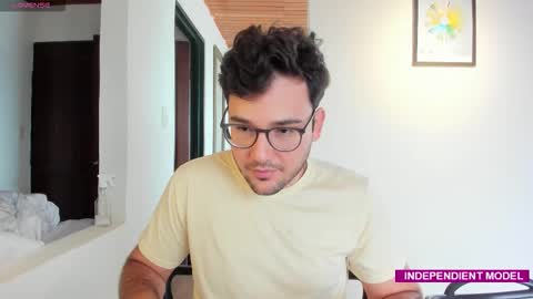 Snapshot of vito_ferrero chatting on September 2025 03:24:01 PM Vito Ferrer online show from September 2025 03:24:01 PM