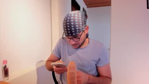 Snapshot of vito_ferrero chatting on October 2025 11:33:02 AM Vito Ferrer online show from October 2025 11:33:02 AM